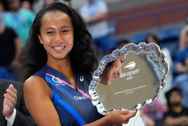 她以低于标 她以低于标