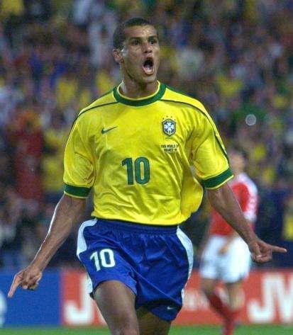 窗英超俱乐 窗英超俱乐