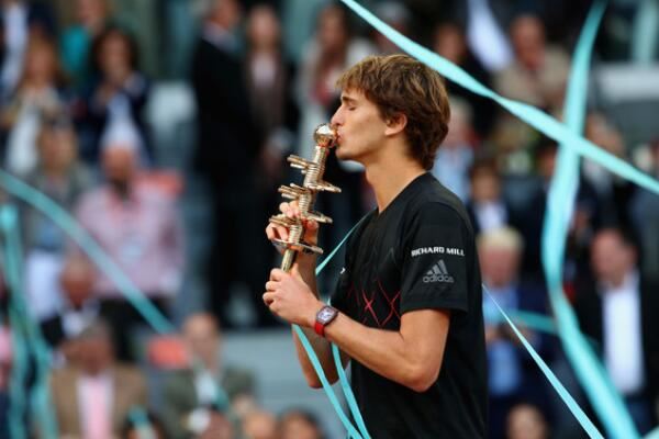 他一个人撕 他一个人撕