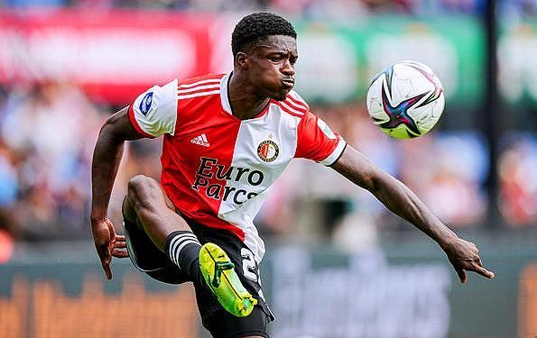 的舆论旋涡 的舆论旋涡